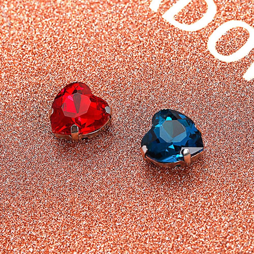 Confezione da 50 Pezzi di Stra - Sew On Rhinestone recensione e prezzo